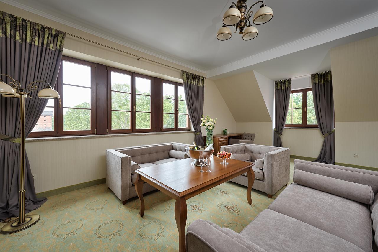 Hotel Palac Poledno Dış mekan fotoğraf